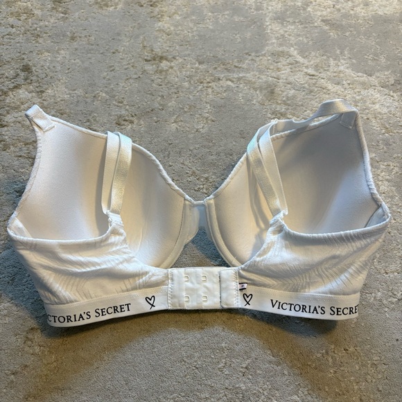 Victoria’s Secret White Leaf Embossed T-Shirt Lightly Lined Demi Bra Size 32DD - Picture 5 of 13